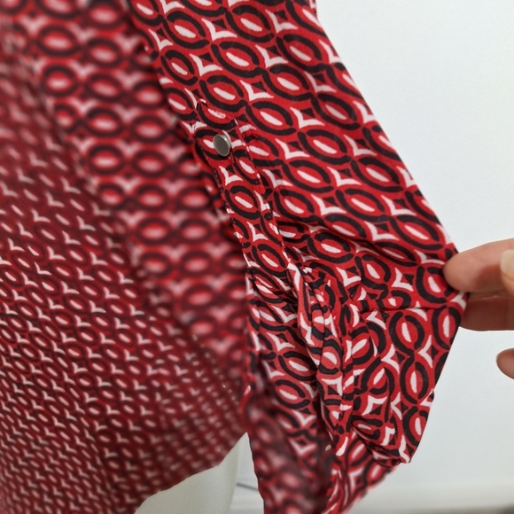 Red & White NEW Geometric Print Careerwear V-Neck Roll Tab Sleeve Blouse - Picture 12 of 15